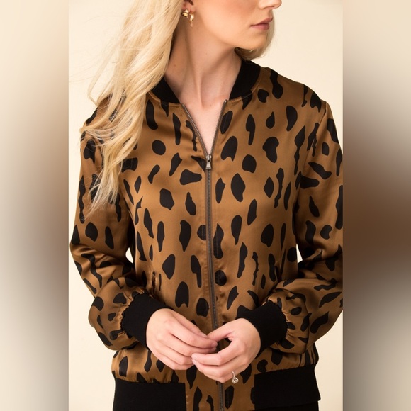 New! L’AGENCE Ollie Cheetah‎ Silk Bomber Jacket Leopard Camel/Black Size Large - Picture 5 of 16